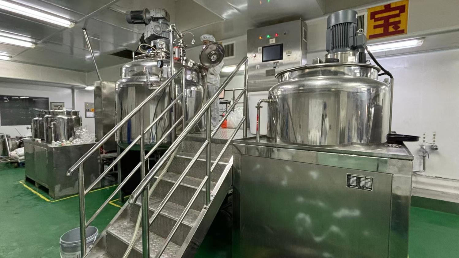 Vacuum emulsion machine technical equipment
