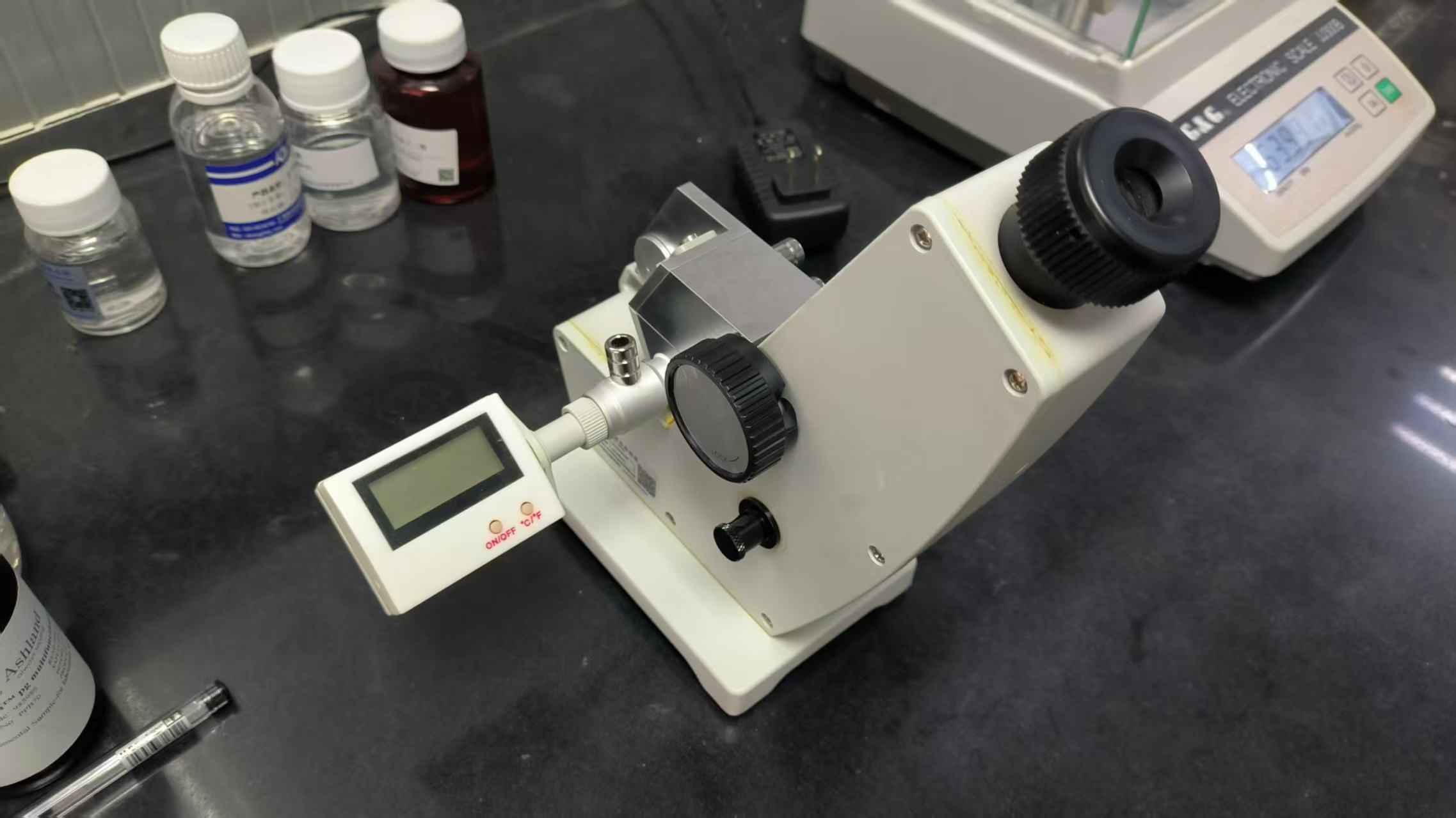 Abbe refractometer